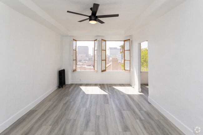 Bedroom Seventh Floor Studio - Rampart Village Villas