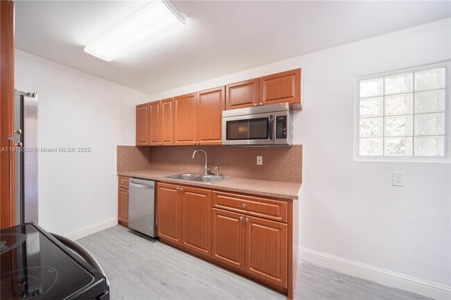 Foto del edificio - 435 SW 33rd Ave