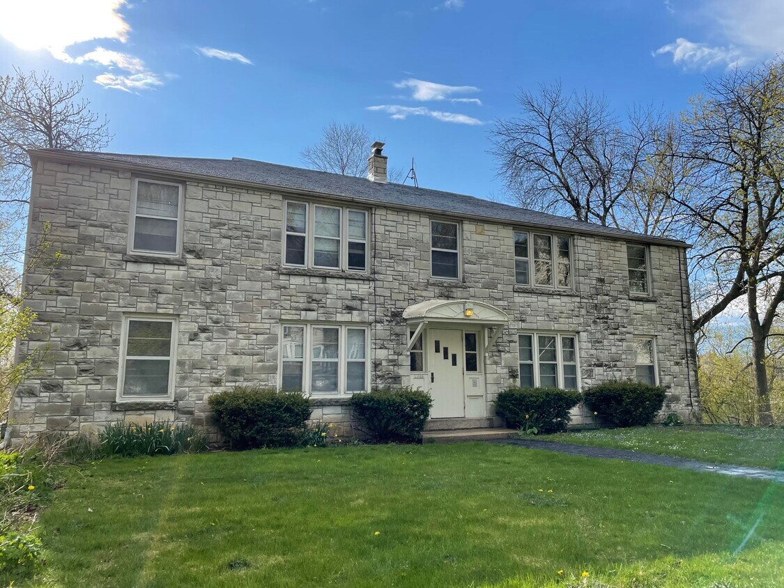 Foto principal - 2027 N Cambridge Ave