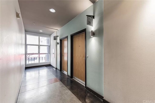 Building Photo - Upgraded Modern 1 Bed/1 Bath Loft Style Co...