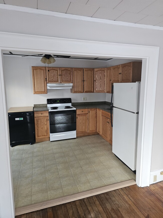 Building Photo - 69 Green St