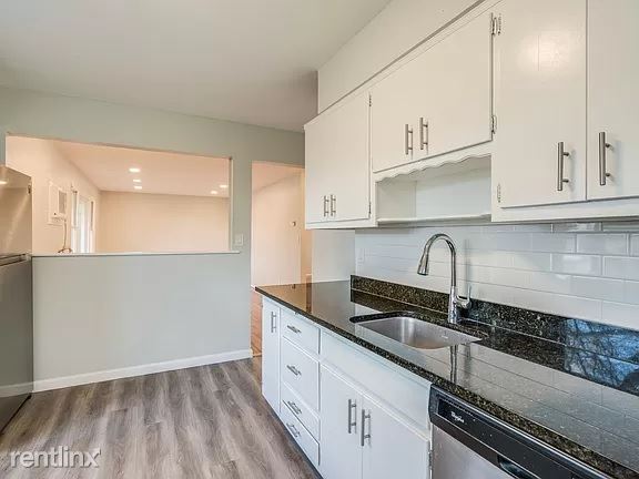 Foto del edificio - 3 br, 1 bath House - 3383 Lyell Rd