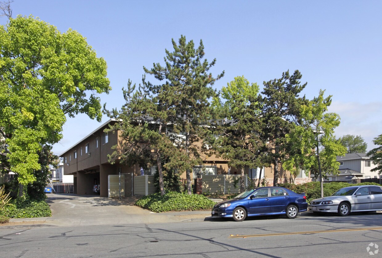 Building Photo - 1601 Ontario Dr