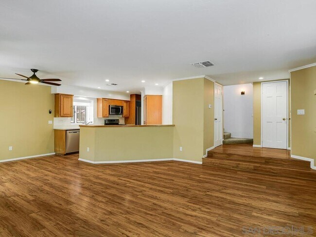 Building Photo - 8680 Villa La Jolla Dr