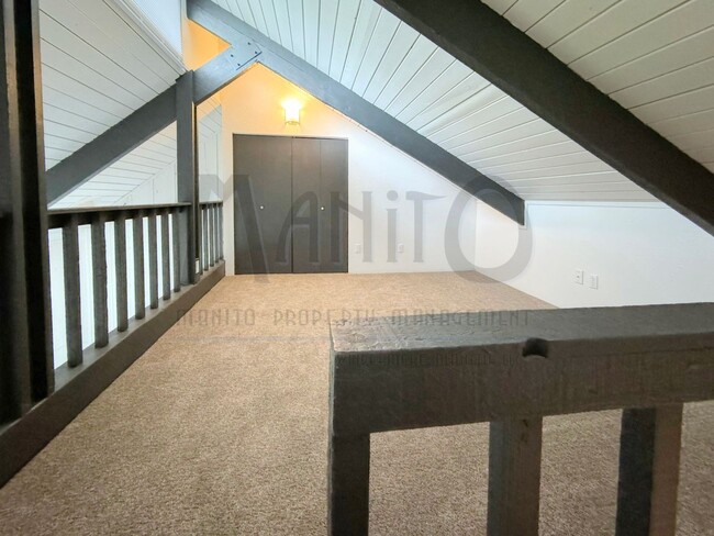 Building Photo - Charming Bungalow Unit