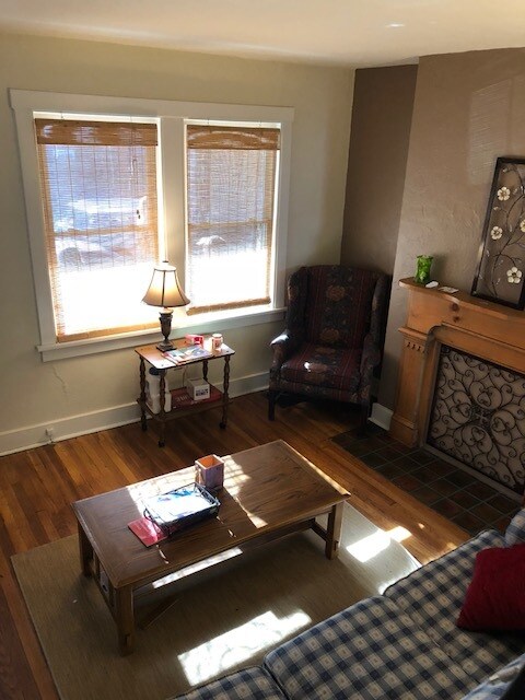 Living room - 537 Summerlea St