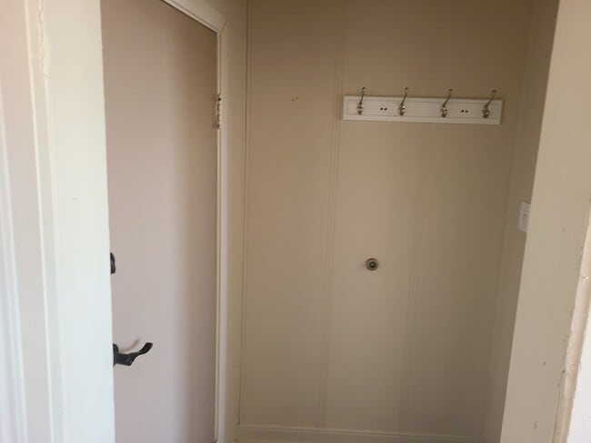 Photo du bâtiment - 1574 Logan Ave