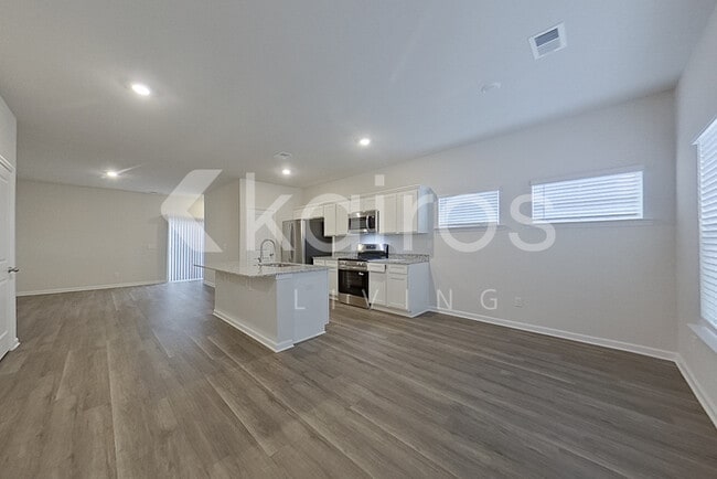 Building Photo - 2201 Banyon Cir