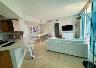 Building Photo - 480 NE 30th St