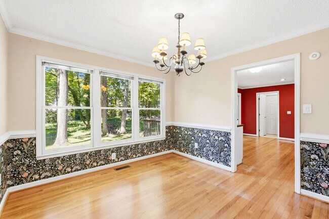 Building Photo - 1424 Brookwood Dr