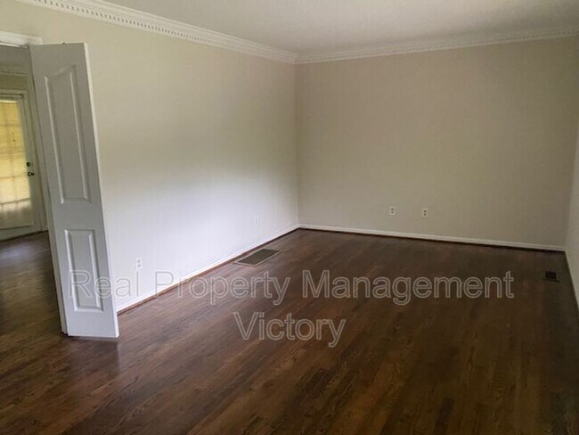 Foto del edificio - 1653 3rd Pl NW