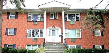 Building Photo - 8856 Plainfield Rd