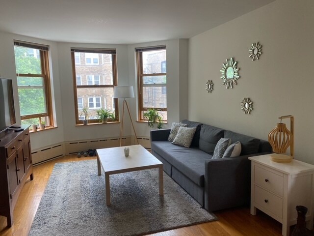 Living Room - 2310 W Giddings St