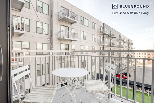 Foto del edificio - 100 N Addison Ave