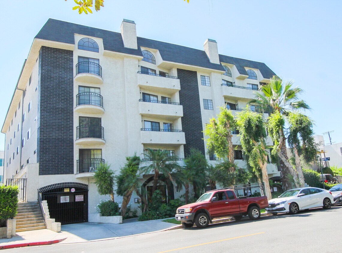 Primary Photo - 14945 Moorpark St