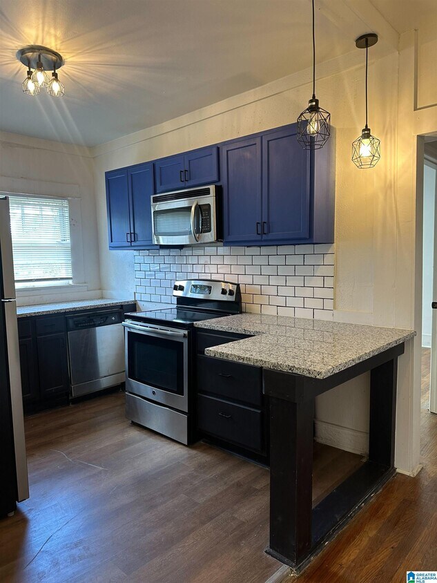 Foto principal - 1229 8th Ave W