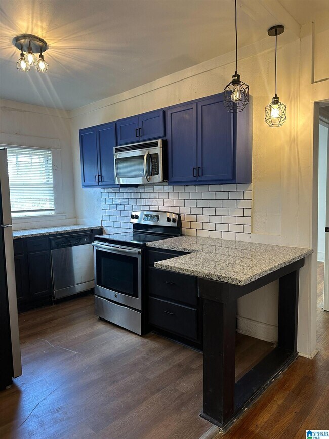 Foto del edificio - 1227 8th Ave W