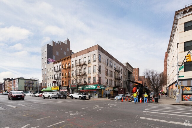 Building Photo - 2000-2002 3rd Ave
