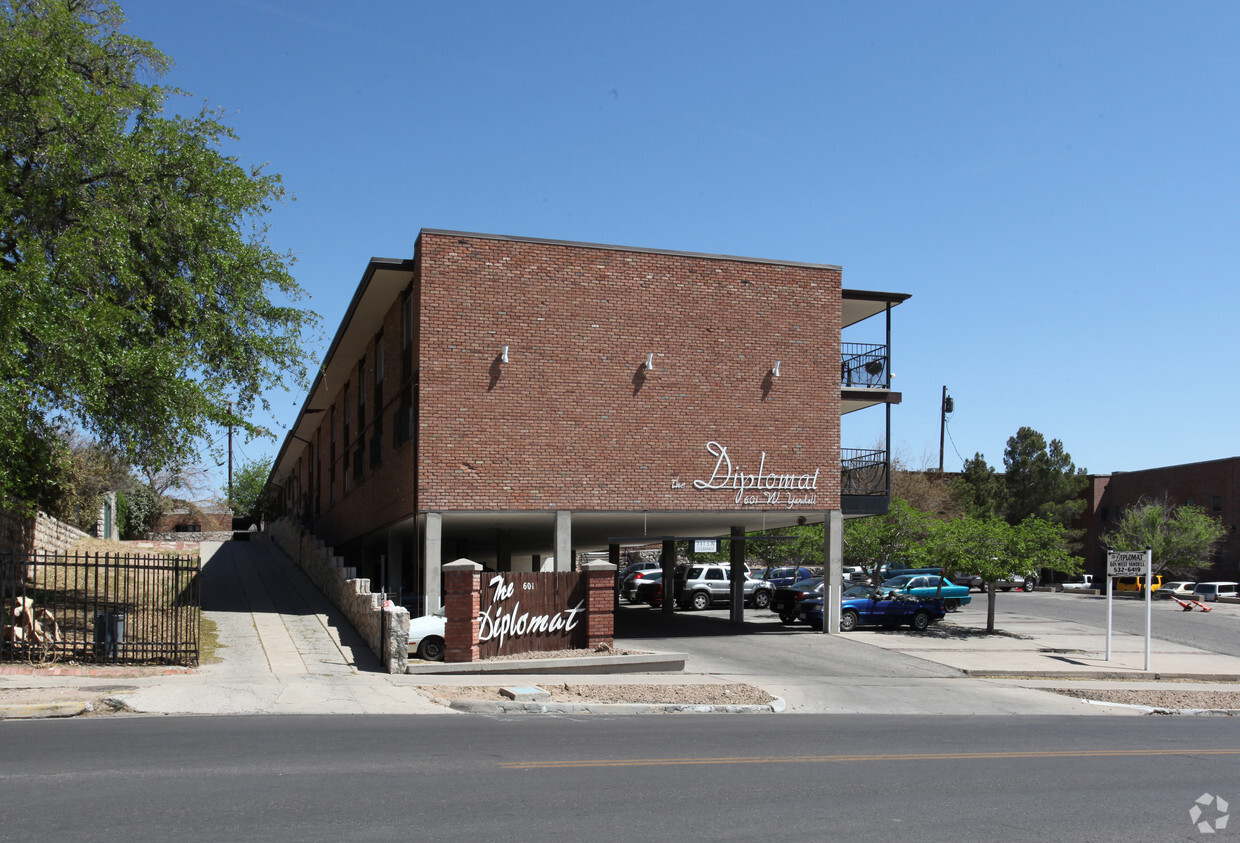 Building Photo - Diplomat Apartments