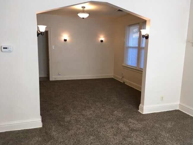 Dining Room 13 x 12 - 4973 Tholozan Ave