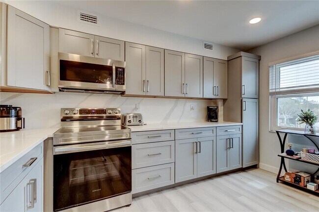 Foto del edificio - 7321 Central Ave