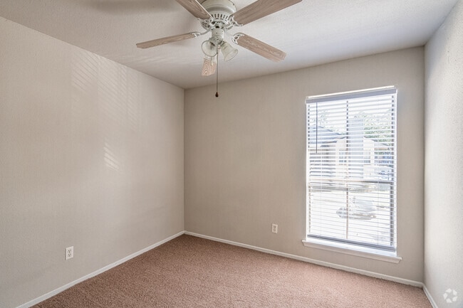 1BR, 1BA - 683SF - Elm Creek