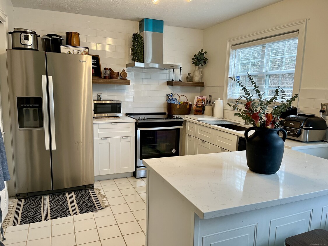 Foto principal - 75 Redwood Dr