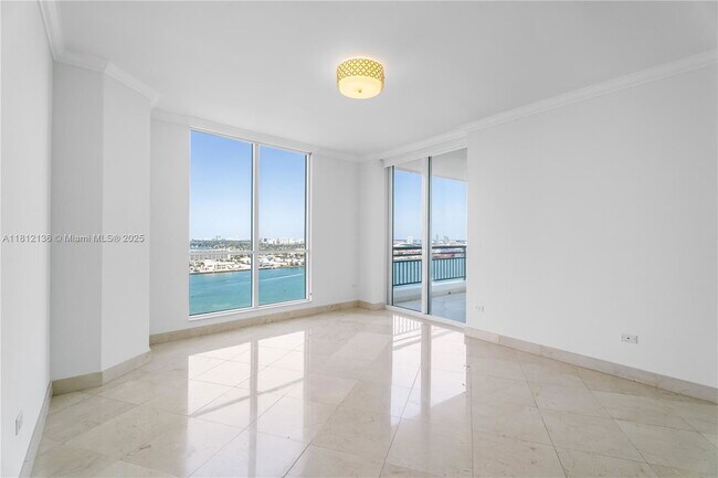 Building Photo - 848 Brickell Key Dr