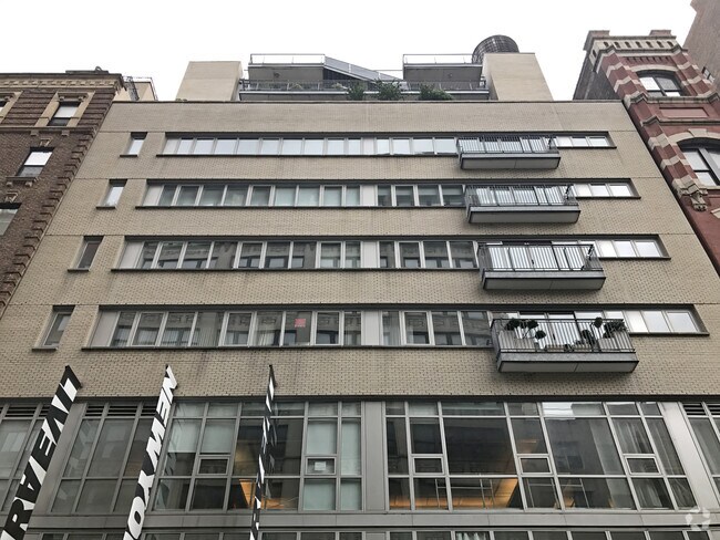 Building Photo - 219 W 19th St