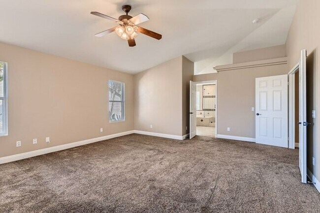 Foto del edificio - 3735 Hilgard St, Corona, CA, 92882