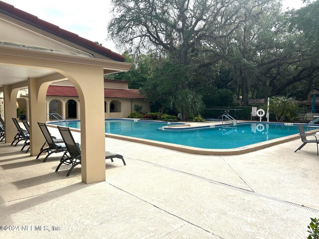Building Photo - 1820 Sevilla Blvd W