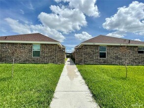 Building Photo - 2802 W Primrose Ave