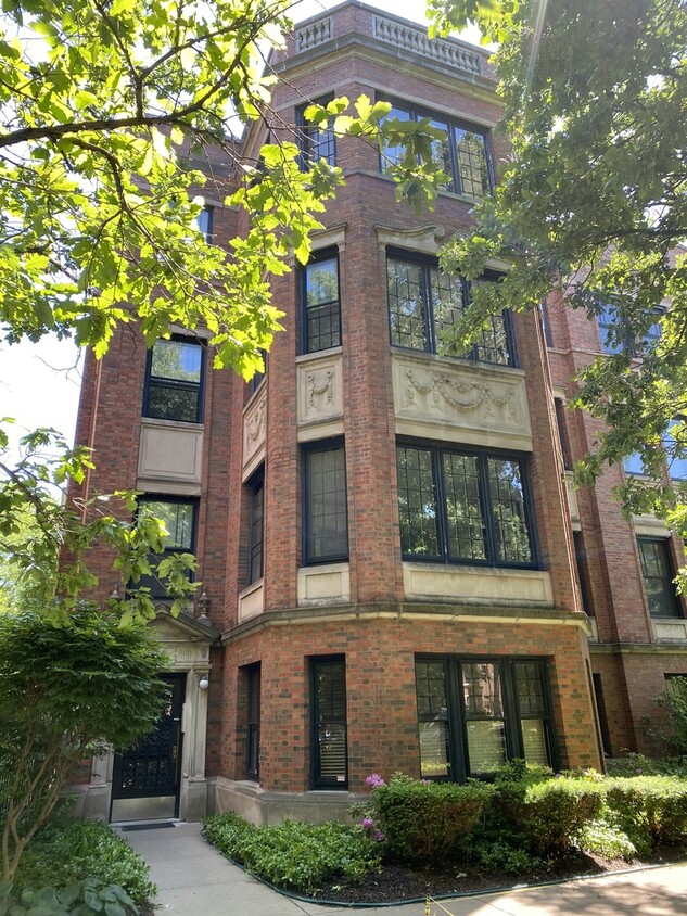 Primary Photo - 1205 E Madison Park