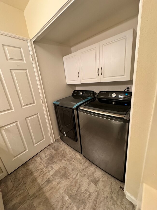 Building Photo - 18015 Sundowner Way