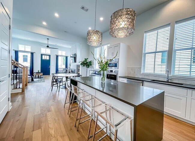 Foto del edificio - 4401 Night Owl Ln