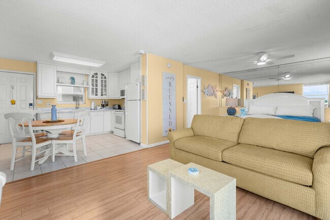 Foto del edificio - 5500 Bonita Beach Rd SW