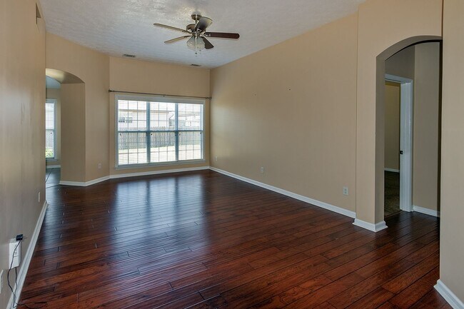 Foto del edificio - Home for rent in Hghland Ridge