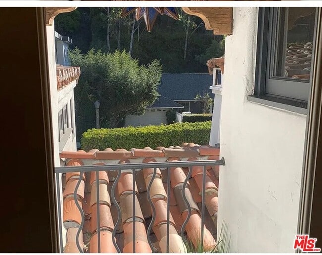 Building Photo - 1407 N Beverly Dr