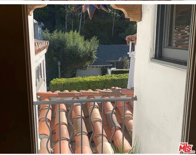 Foto del edificio - 1407 N Beverly Dr