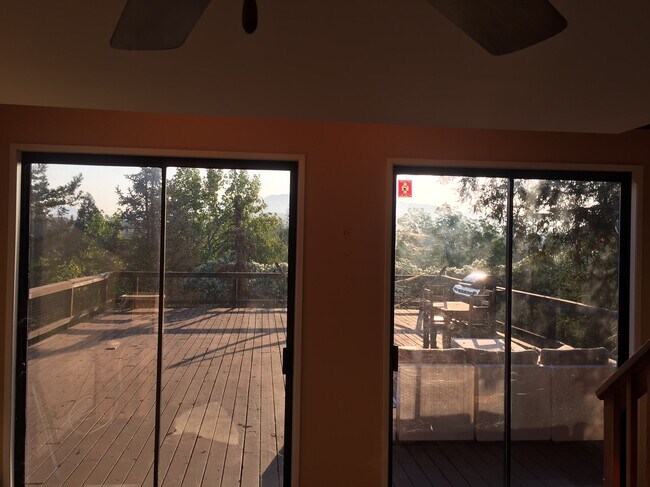 Building Photo - 3033 Lunada Ln
