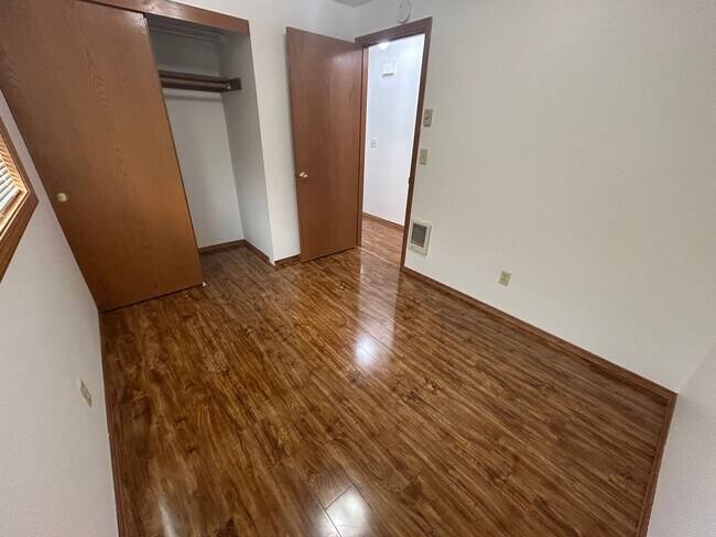Foto del edificio - 2 Bedroom Duplex Near the Jim Parsley Community Center!