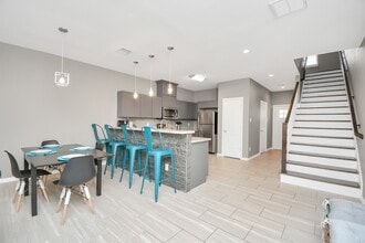 Building Photo - 3019 Elysian St