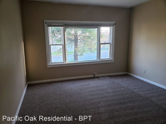 Building Photo - 4 br, 1 bath House - 2711 W Maryland St.