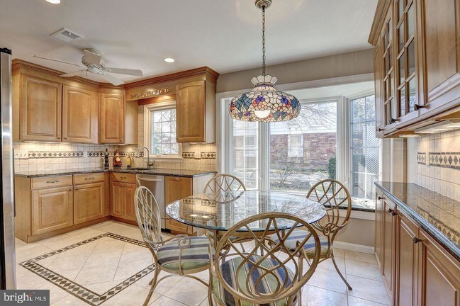 Building Photo - 16600 Shea Ln