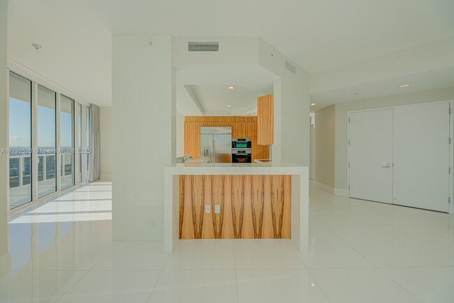 Building Photo - 4100 Island Blvd