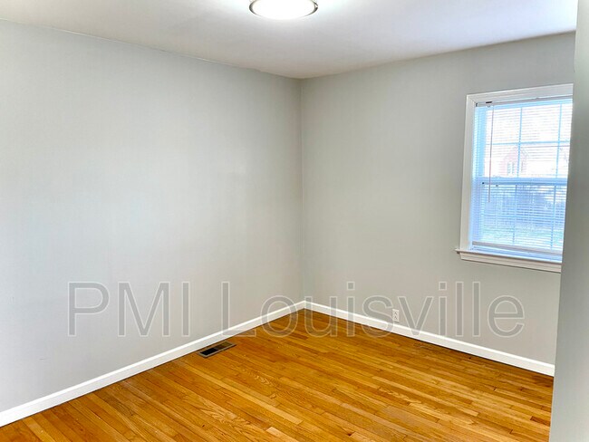 Building Photo - 9236 Chenault Rd