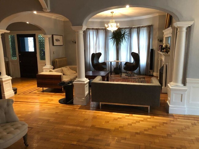 Building Photo - 18 Melville Ave