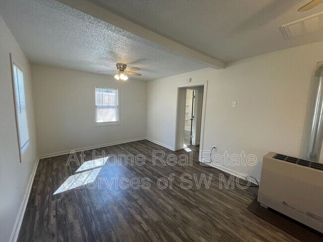 Building Photo - 2632 W Monroe St