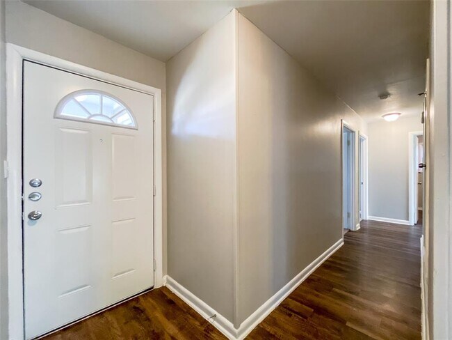 Building Photo - 3517 Binyon Ave