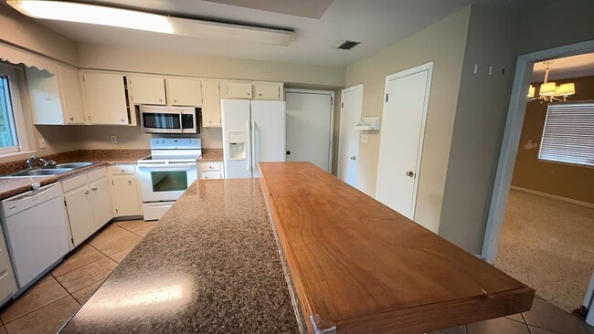 Building Photo - Renewood